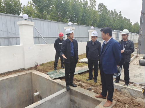 10.9（石化公司）市產(chǎn)業(yè)集團(tuán)黨委書記、董事長劉培建一行蒞臨石化公司金頂山路加油站調(diào)研指導(dǎo)工作231.png