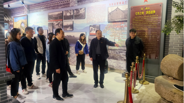 市文旅公司3月份新聞稿（一），?；⑸? 一路同行--駐馬店市文化旅游發(fā)展有限公司開(kāi)展團(tuán)建活動(dòng)124.png