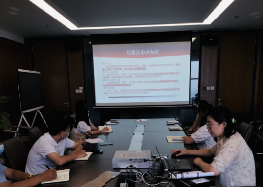 8.29市產(chǎn)業(yè)集團(tuán)風(fēng)險(xiǎn)管理部組織開(kāi)展第三季度法律培訓(xùn)404.png