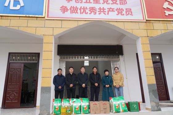 市產(chǎn)業(yè)集團(tuán)黨委書記、董事長劉培建一行深入結(jié)對幫扶村調(diào)研鄉(xiāng)村振興工作192.png